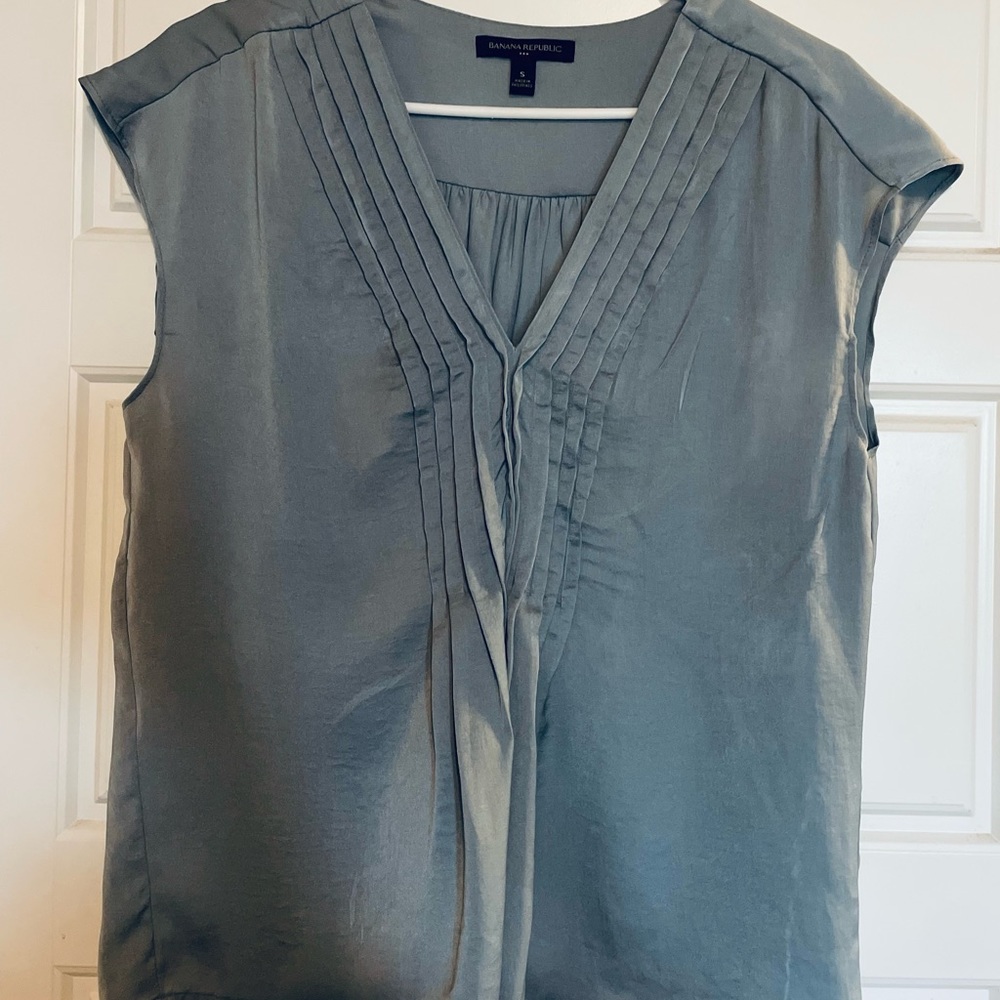 Banana Republic Blouses 🤍